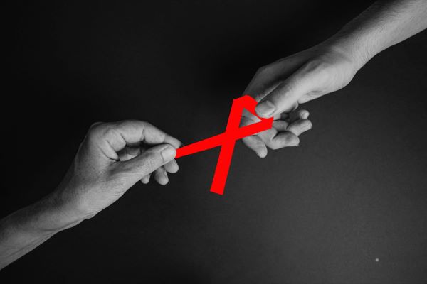 Cosa ci ricorda la Giornata mondiale contro l’AIDS durante la pandemia di Covid-19